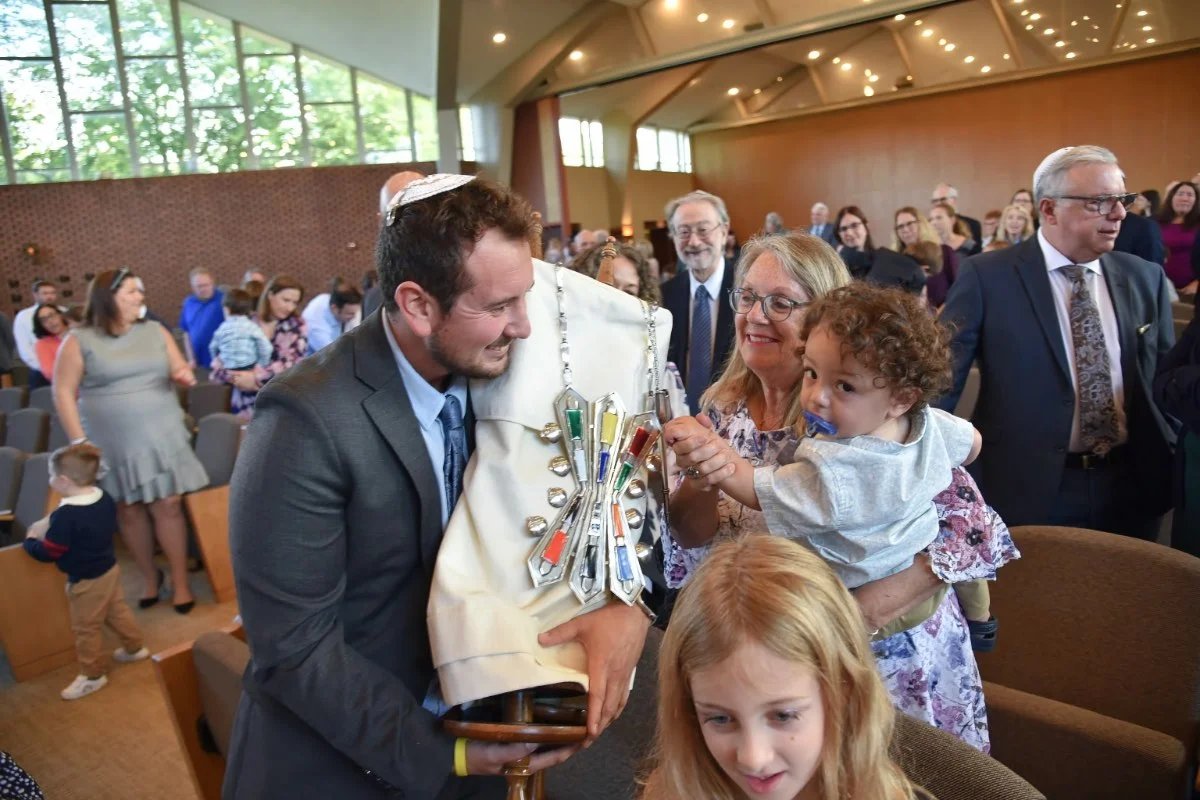 rabbi mandell with torah for hakafah